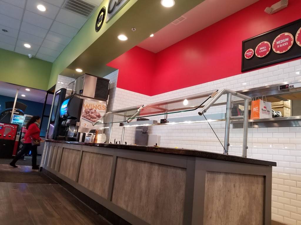 Round Table Pizza | meal delivery | 5702 N First St, Fresno, CA 93710, USA | 5594360100 OR +1 559-436-0100