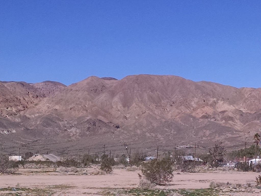 Titas Burger Den | restaurant | 38434 W Yermo Rd, Yermo, CA 92398, USA | 7609058205 OR +1 760-905-8205