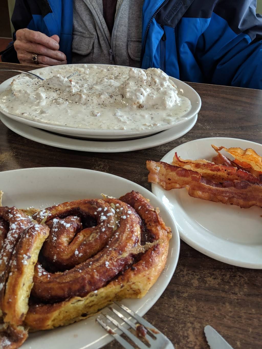 Hi-Hat Pancake House | bakery | 380 Maine Ave, Farmingdale, ME 04344, USA | 2075829842 OR +1 207-582-9842