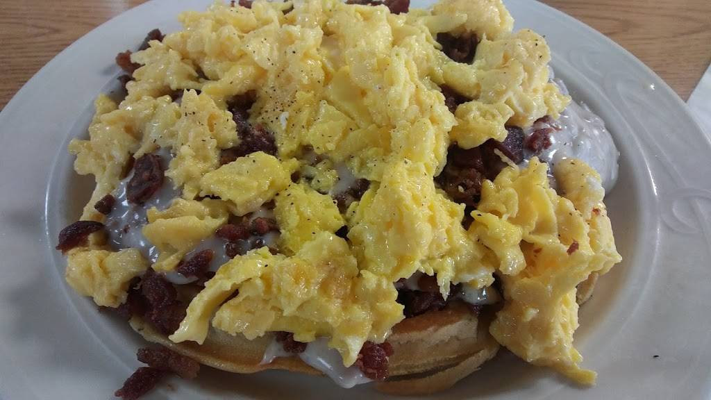 L. Georges Coney Island | restaurant | 26799 Greenfield Rd, Southfield, MI 48076, USA | 2485598600 OR +1 248-559-8600