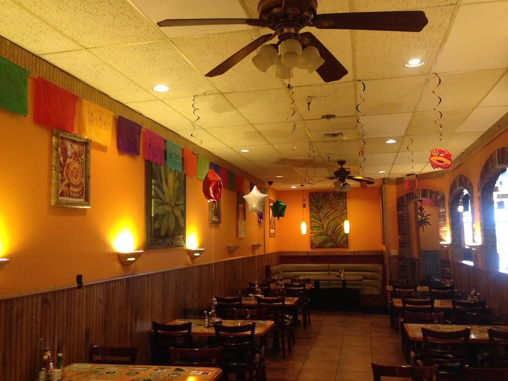 Don Julio | restaurant | 816 Lake St S, Forest Lake, MN 55025, USA | 6514643544 OR +1 651-464-3544