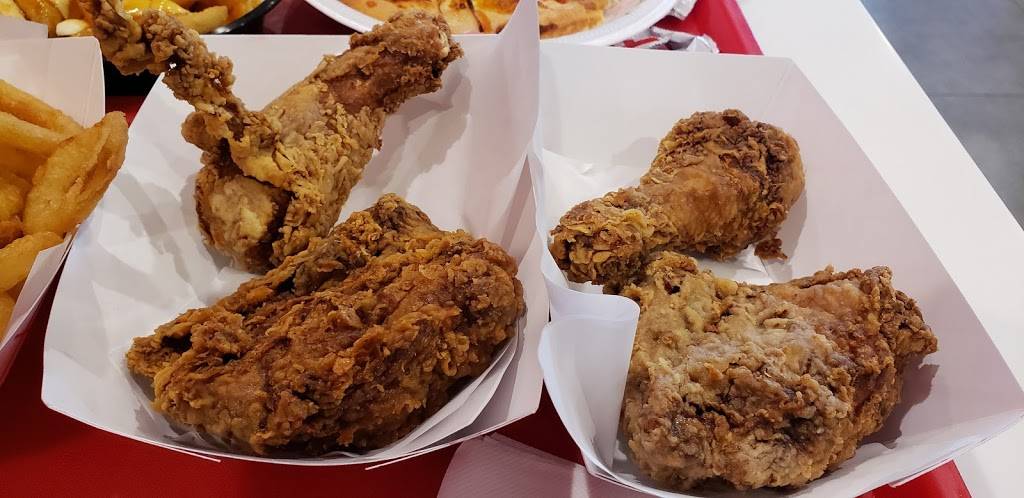 Chunky Chicken | restaurant | 45 Overlea Boulevard, East York Town Centre, Toronto, ON M4H 1C3, Canada | 4167923114 OR +1 416-792-3114