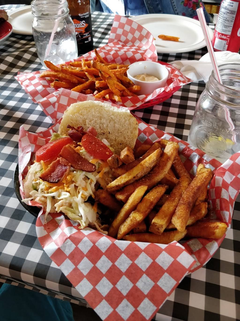 Neils BBQ Nation | restaurant | 178 Dundas St E, Trenton, ON K8V 1L6, Canada | 6133924227 OR +1 613-392-4227