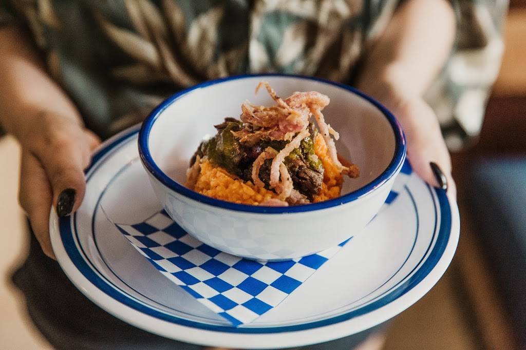 Longboards Taco and Tiki | restaurant | 302 Pearl St suite c, New Albany, IN 47150, USA | 8129247510 OR +1 812-924-7510