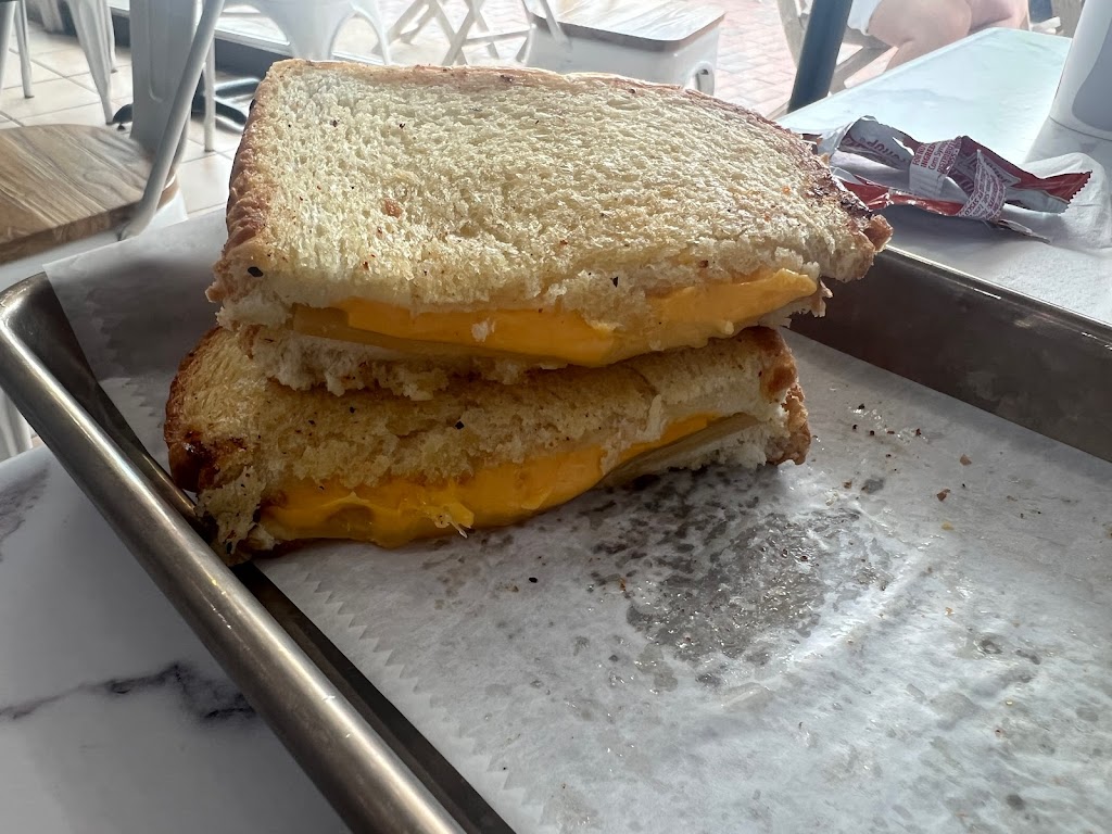 City Point Ice Cream & Burgers | restaurant | 236 E Broadway, Hopewell, VA 23860, USA | 8048075483 OR +1 804-807-5483