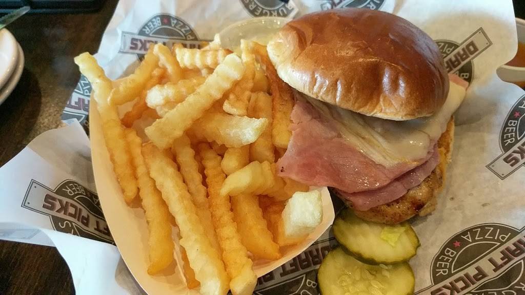 Draft Picks | restaurant | 523 Fairway Dr, Naperville, IL 60563, USA | 6309041111 OR +1 630-904-1111