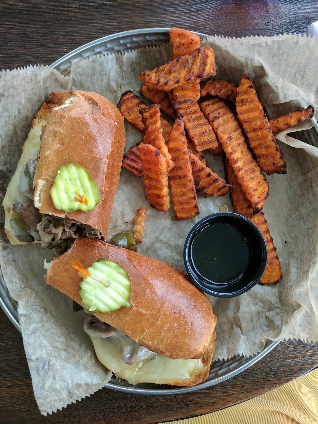 Pearl Street Taphouse | restaurant | 407 Pearl St, Jeffersonville, IN 47130, USA | 8122850890 OR +1 812-285-0890