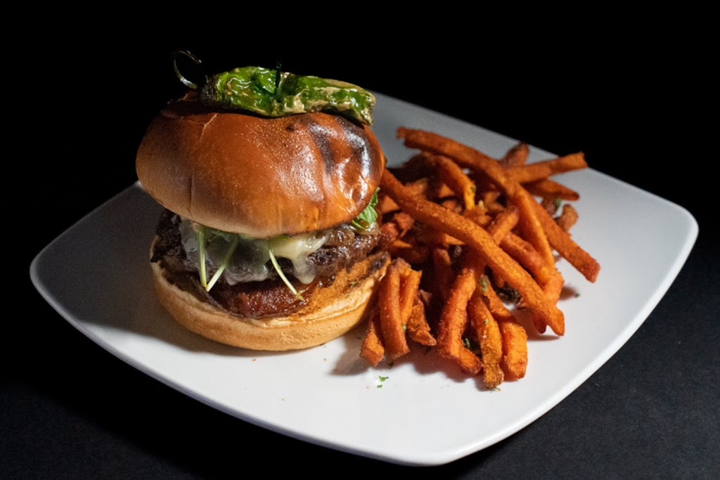 The Standard Pub | restaurant | 950 Oakdale Rd # E, Modesto, CA 95355, USA | 2096220429 OR +1 209-622-0429