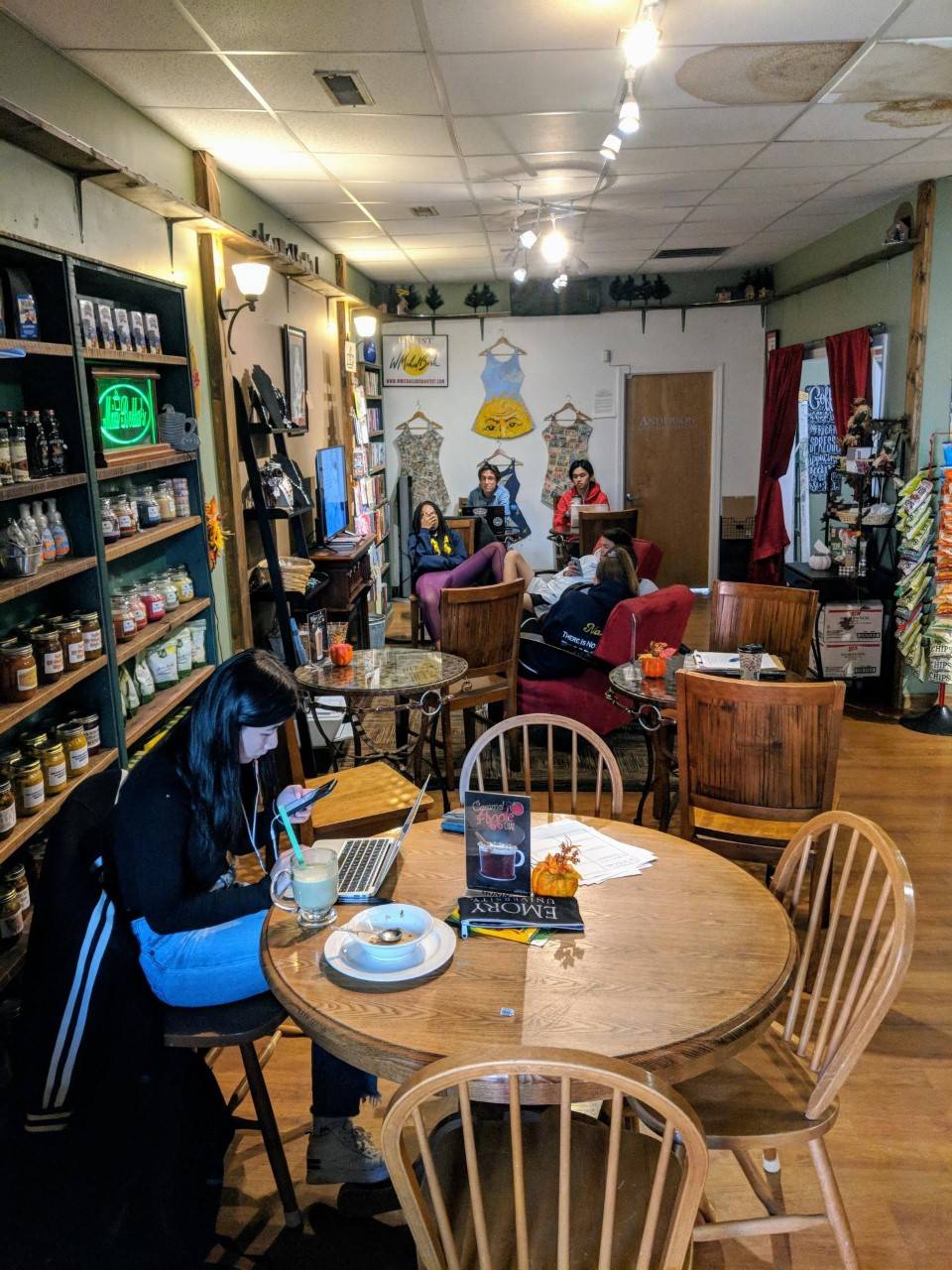 Bell Buckle Coffee Shop & Book Swap | cafe | 2 Railroad Square, Bell Buckle, TN 37020, USA | 9318133333 OR +1 931-813-3333