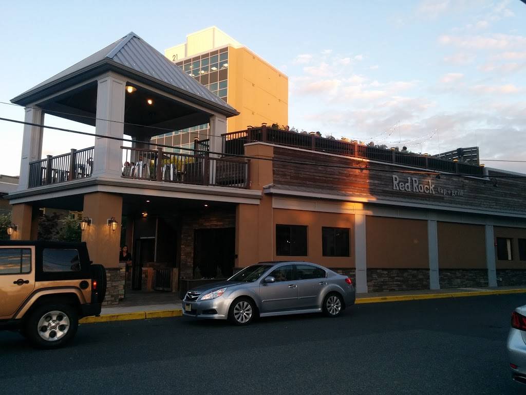 Red Rock Tap + Grill | restaurant | 14 Wharf Ave, Red Bank, NJ 07701, USA | 7327472999 OR +1 732-747-2999