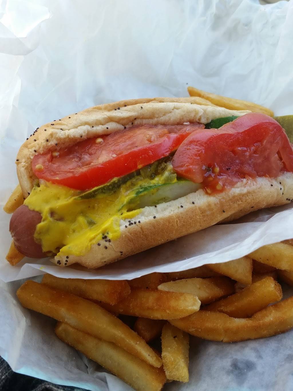 Skyway Doghouse | restaurant | 9480 S Ewing Ave, Chicago, IL 60617, USA | 7737312000 OR +1 773-731-2000