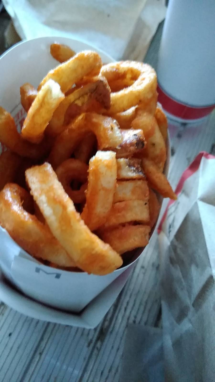 Arbys | restaurant | 2320 E State St, Salem, OH 44460, USA | 3303329738 OR +1 330-332-9738