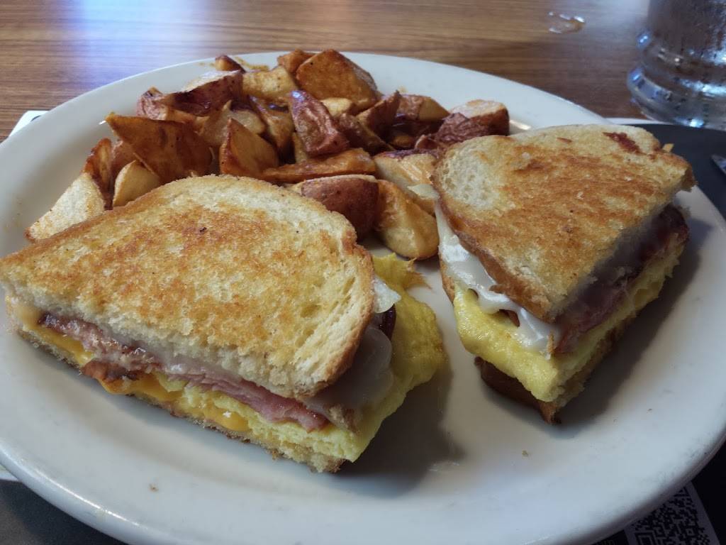 Dennys | restaurant | 7000 E Mayo Blvd, Phoenix, AZ 85054, USA | 4805137417 OR +1 480-513-7417