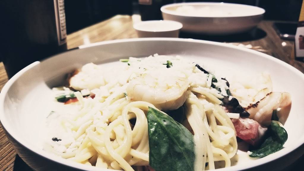 Noodles and Company | restaurant | 26425 Novi Rd, Novi, MI 48375, USA | 2485626221 OR +1 248-562-6221