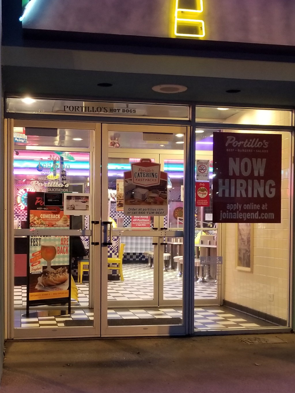 Portillos Hot Dogs | meal takeaway | 1900 Golf Rd, Rolling Meadows, IL 60008, USA | 8472280777 OR +1 847-228-0777