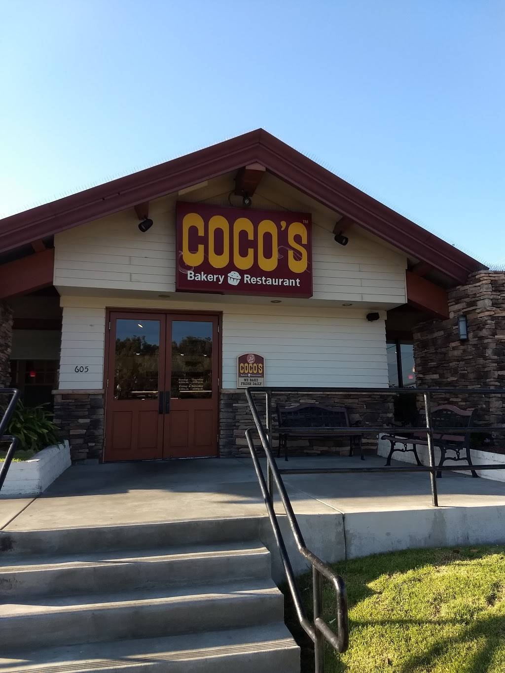 Cocos Bakery Restaurant | restaurant | 605 W Vista Way, Vista, CA 92083, USA | 7607589340 OR +1 760-758-9340