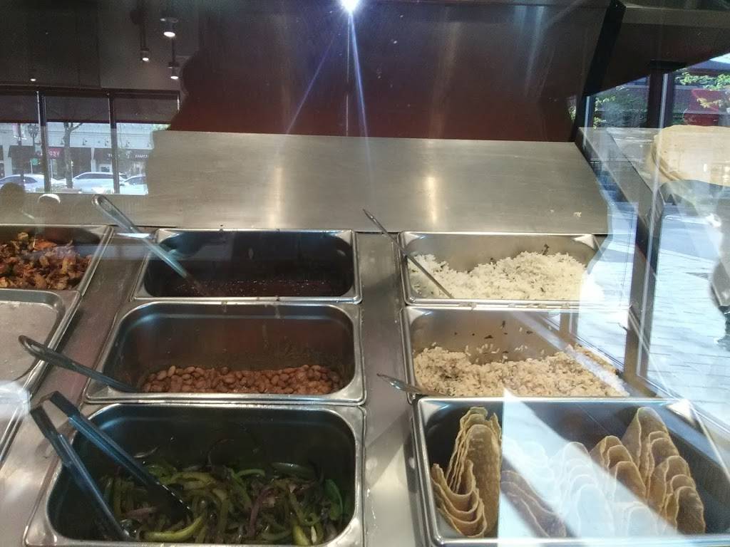 Chipotle Mexican Grill | restaurant | 139 N York St, Elmhurst, IL 60126, USA | 6308340932 OR +1 630-834-0932