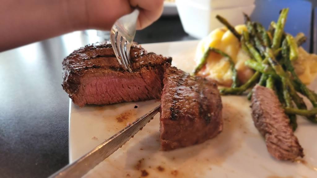 Knosh Eatery and Pub | restaurant | 437 E Mill St, Plymouth, WI 53073, USA | 2626614639 OR +1 262-661-4639