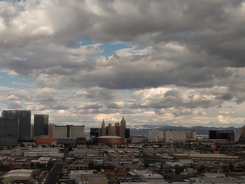 Fuddruckers at Orleans Casino | restaurant | 4500 W Tropicana Ave, Las Vegas, NV 89103, USA | 7023657111 OR +1 702-365-7111