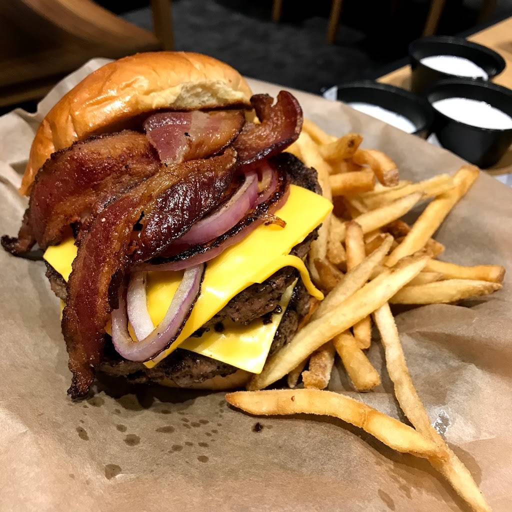 Buffalo Wild Wings | restaurant | 6130 IL-132, Gurnee, IL 60031, USA | 8478550887 OR +1 847-855-0887