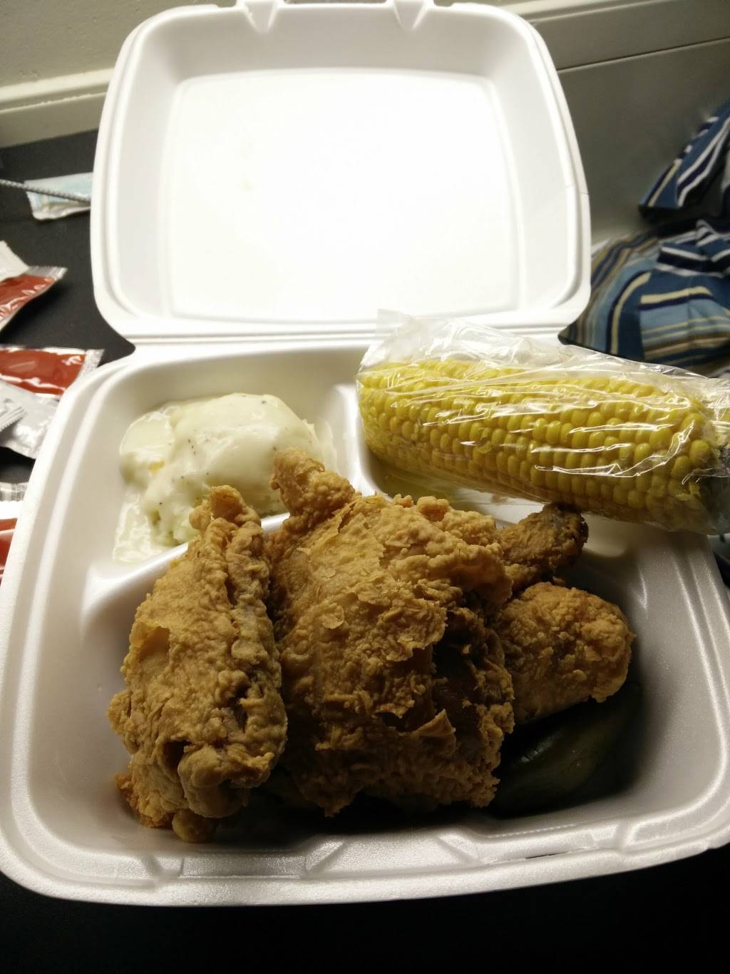 Lisas Chicken | restaurant | 1601 W Division St, Arlington, TX 76012, USA | 8172998901 OR +1 817-299-8901