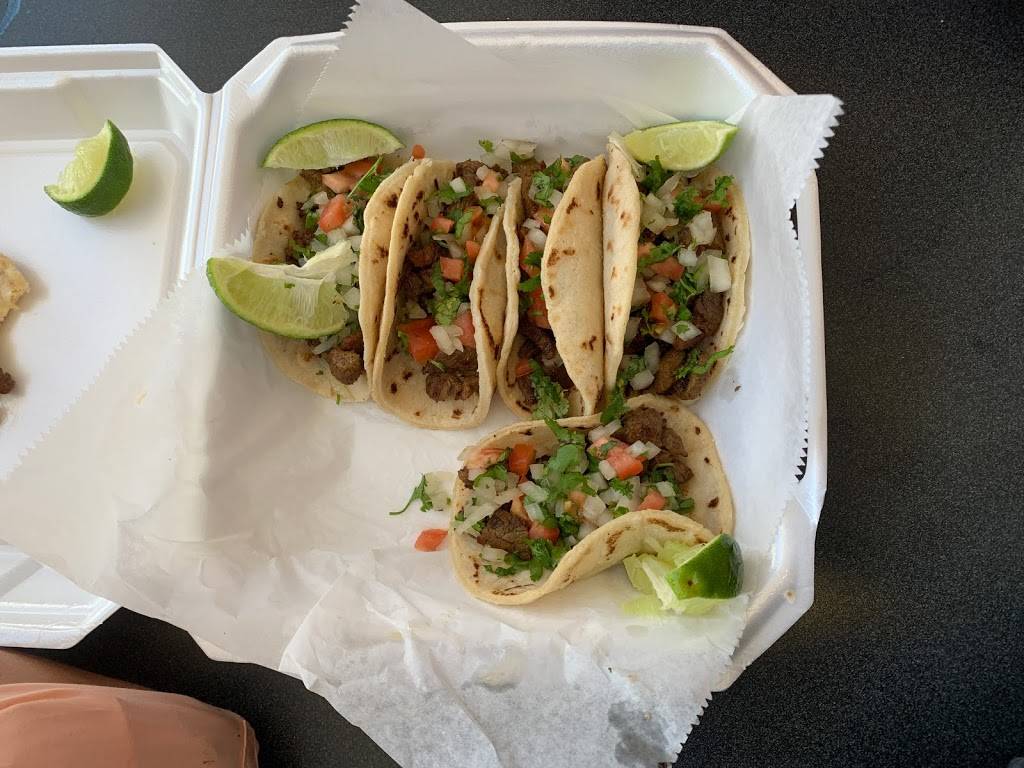 Famous Pizza & Wings | restaurant | 12748 FL-535, Orlando, FL 32821, USA | 4072394000 OR +1 407-239-4000