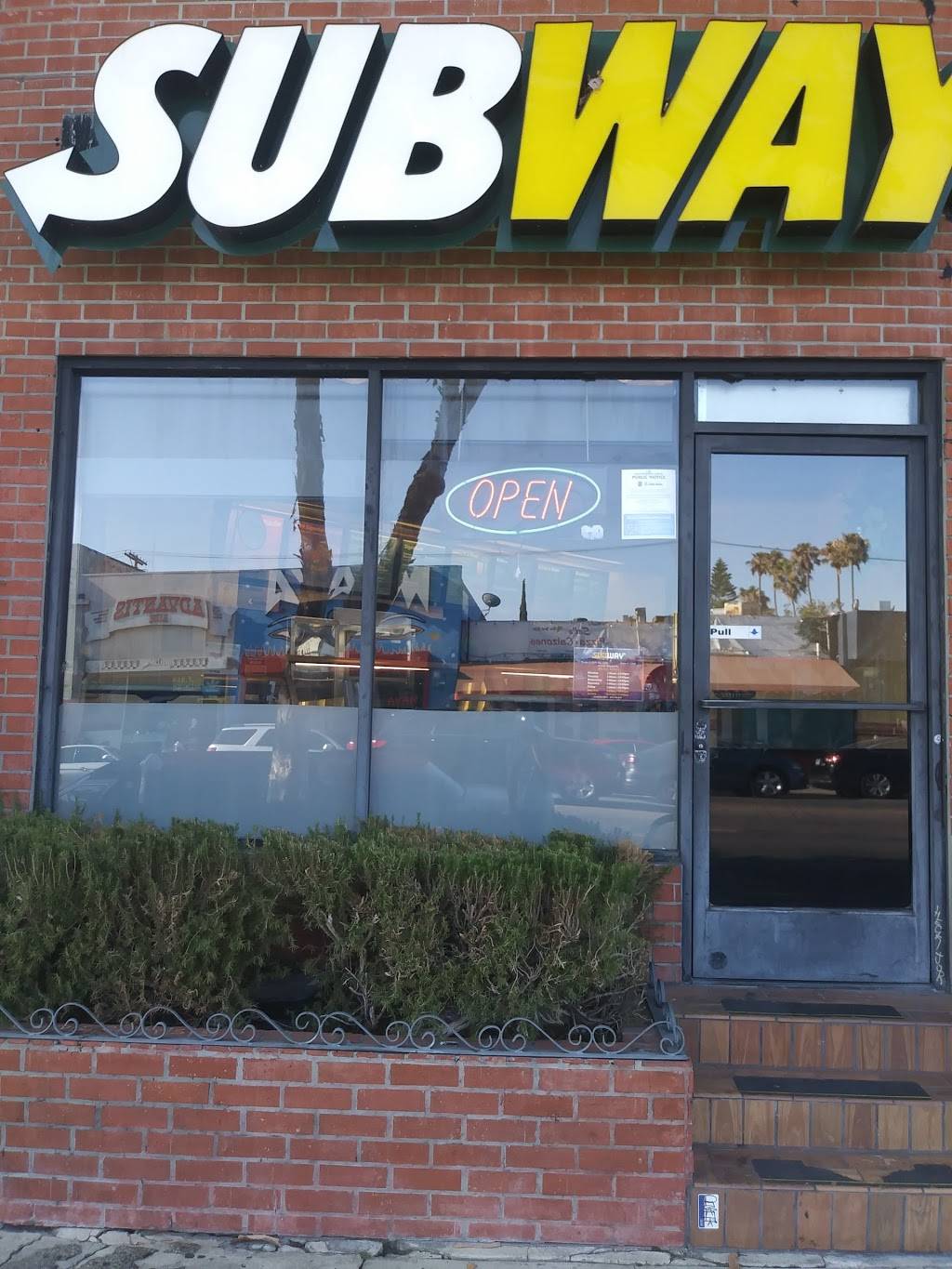 Subway Restaurants | restaurant | 7353 Melrose Ave, Los Angeles, CA 90046, USA | 3239519266 OR +1 323-951-9266