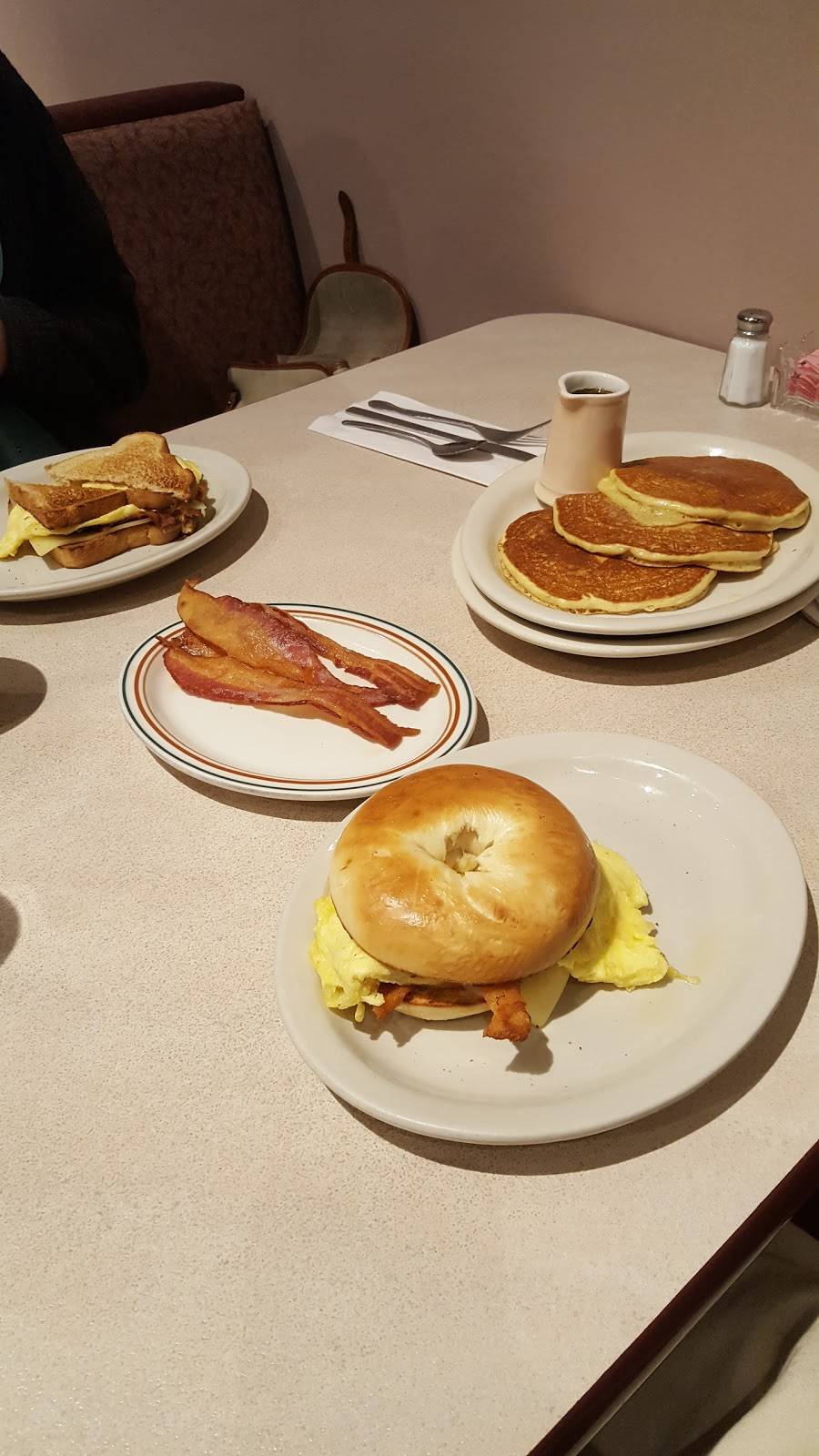 Julians | restaurant | 314 Pioneer St, Akron, OH 44305, USA | 3307980043 OR +1 330-798-0043