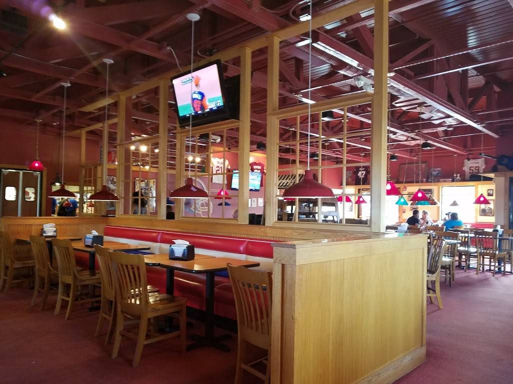 Fuddruckers | restaurant | 44036 Pipeline Plaza, Ashburn, VA 20147, USA | 7037240990 OR +1 703-724-0990