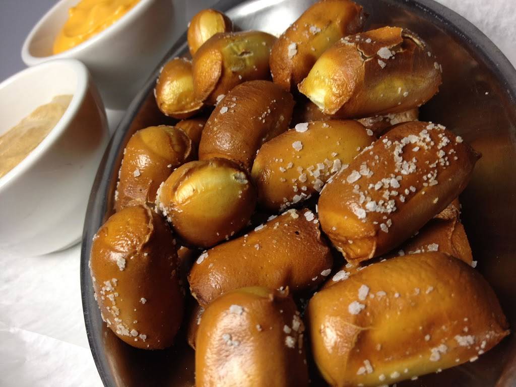 Montis | restaurant | 4757 N Talman Ave, Chicago, IL 60625, USA | 7739426012 OR +1 773-942-6012