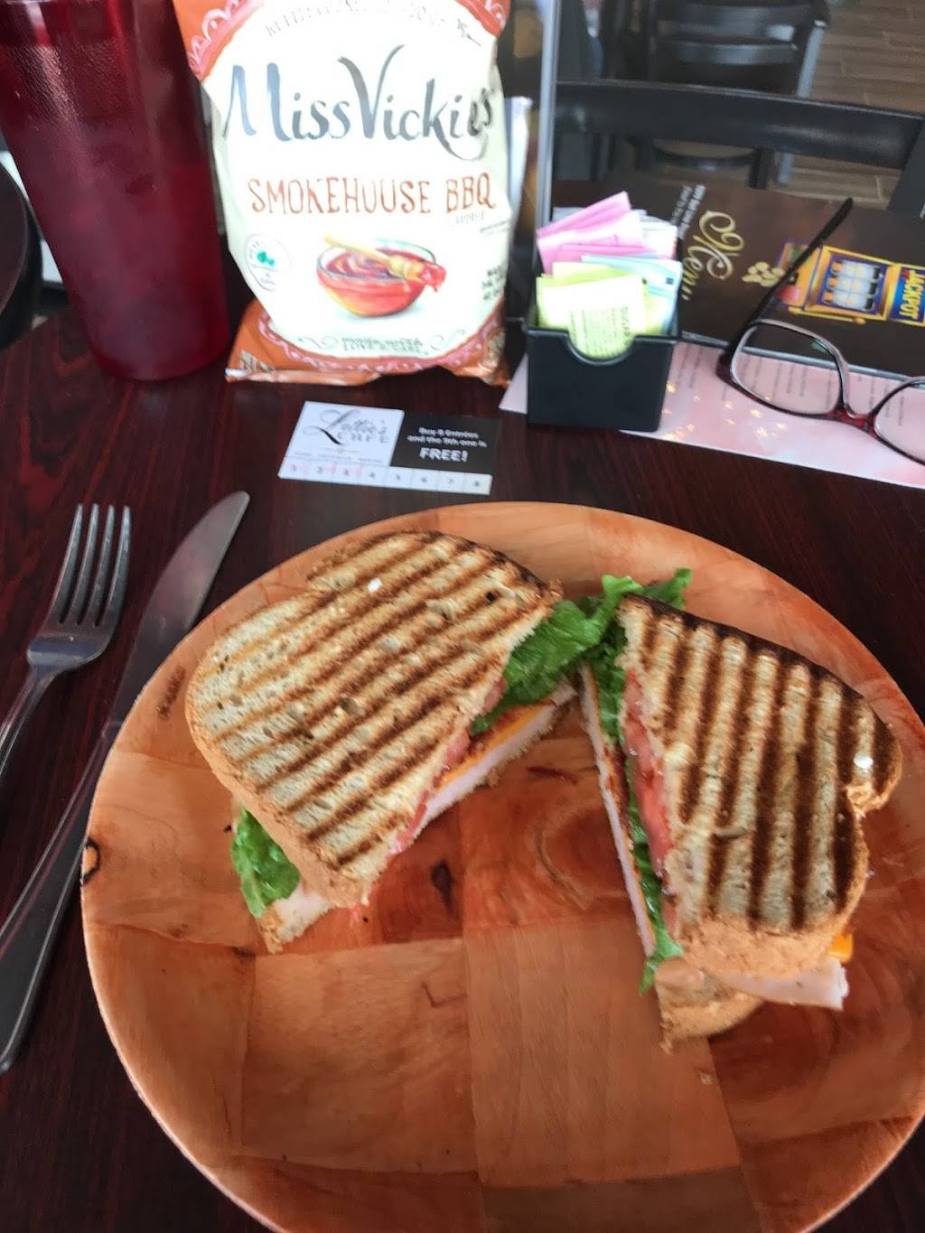 Lotties Cafe | restaurant | 1099 Beltline Rd d, Collinsville, IL 62234, USA | 6182238256 OR +1 618-223-8256