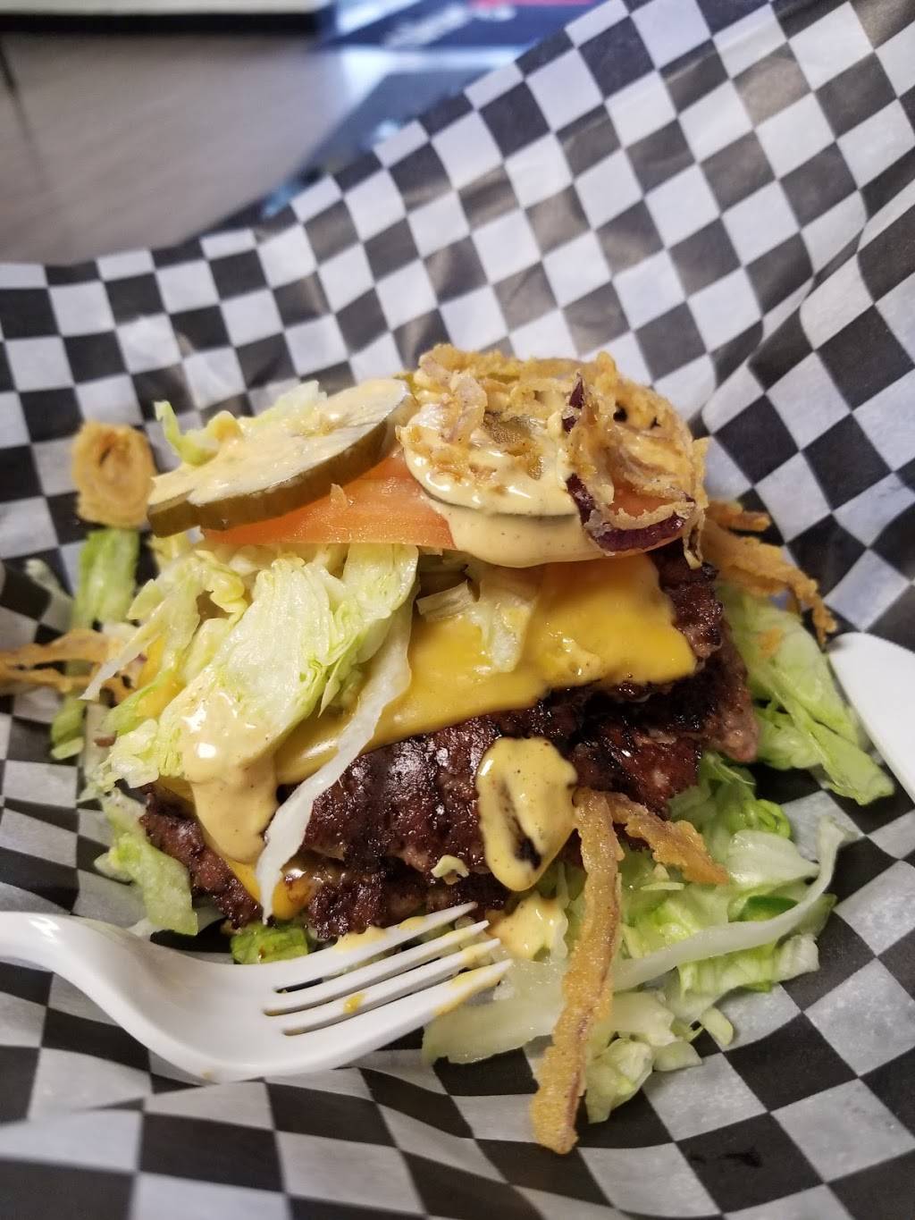 ZEAL Burgers | restaurant | 1926 Weston Rd, Toronto, ON M9N 1W4, Canada | 6473523933 OR +1 647-352-3933