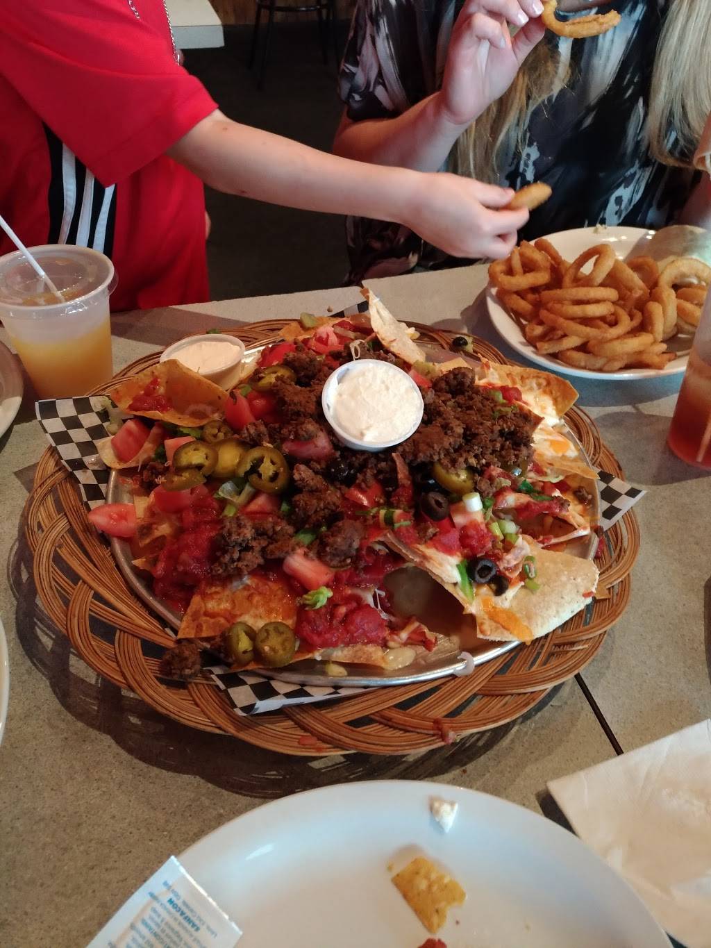 Prior Sports Bar & Restaurant | restaurant | 39 Winners Cir Dr, Arnprior, ON K7S 3G9, Canada | 6136234584 OR +1 613-623-4584