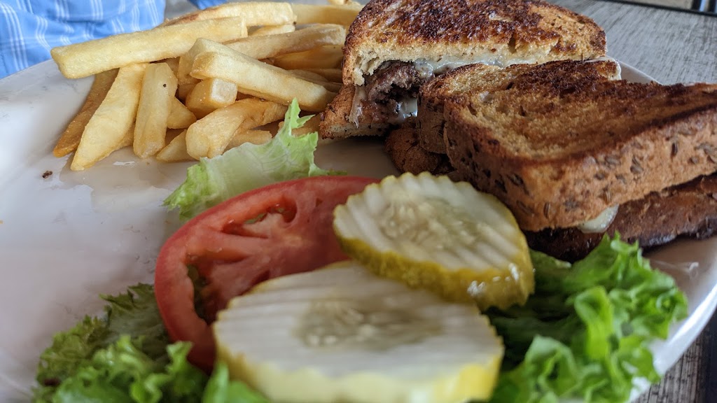 Safire Restaurant & Lounge | restaurant | 411 E Main St, Springerville, AZ 85938, USA | 9283334512 OR +1 928-333-4512