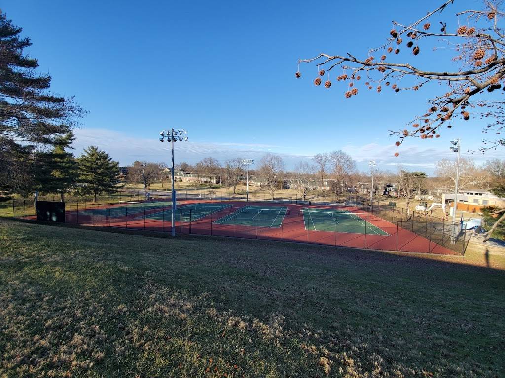 Vlasis Park | restaurant | 300 Park Dr, Ballwin, MO 63011, USA | 6362278950 OR +1 636-227-8950