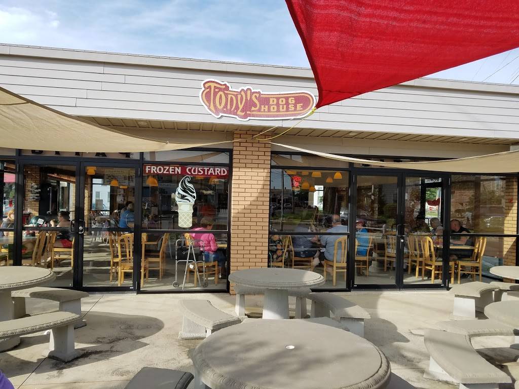 Tonys Dog House | restaurant | 528 Lake Ave, Ashtabula, OH 44004, USA | 4409640202 OR +1 440-964-0202