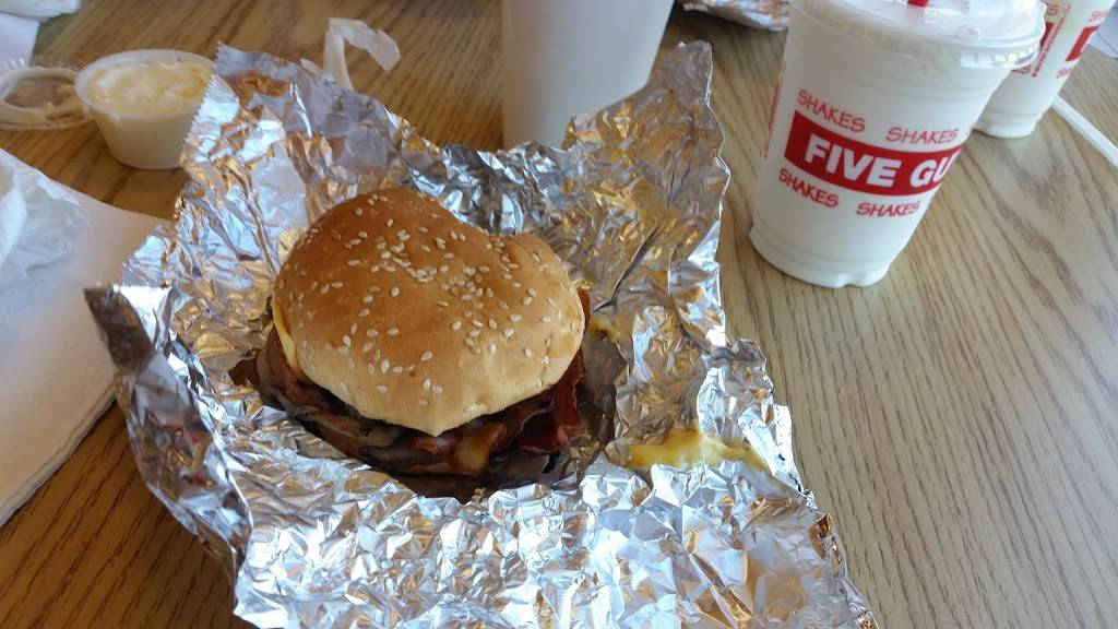 Five Guys | meal takeaway | 600 Kingstown Rd, Wakefield, RI 02879, USA | 4012842395 OR +1 401-284-2395