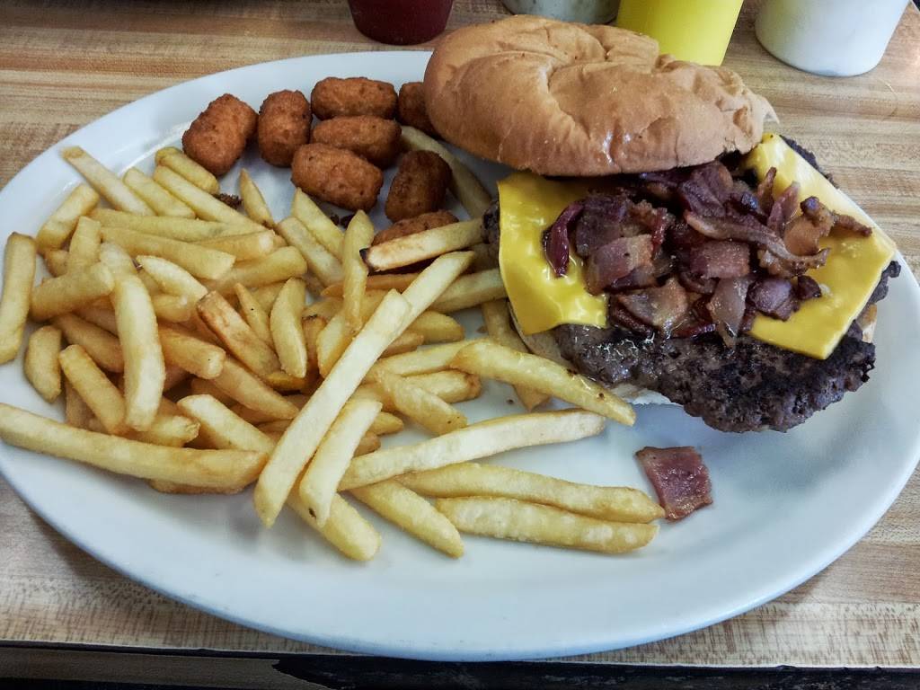 New Pine Ridge Restaurant | restaurant | 1302 N Center Ave, Merrill, WI 54452, USA | 7155363010 OR +1 715-536-3010