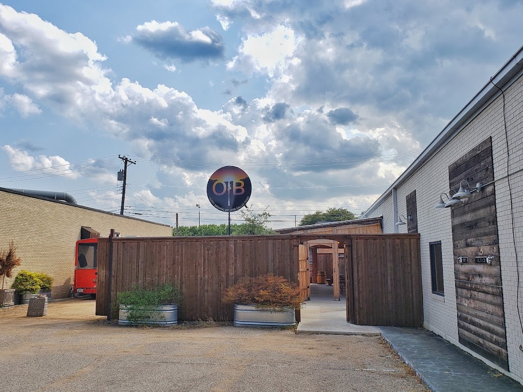 Outfit Brewing | restaurant | 7135 John W. Carpenter Fwy, Dallas, TX 75247, USA | 4699098240 OR +1 469-909-8240