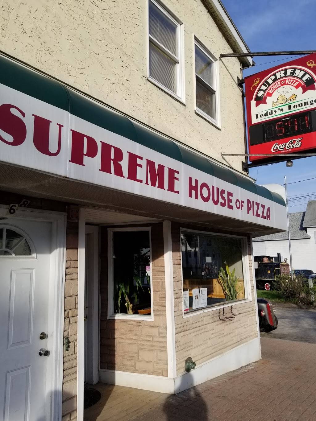 Supreme House of Pizza and Teddys Lounge | restaurant | 68 Main St, Raymond, NH 03077, USA | 6038959500 OR +1 603-895-9500