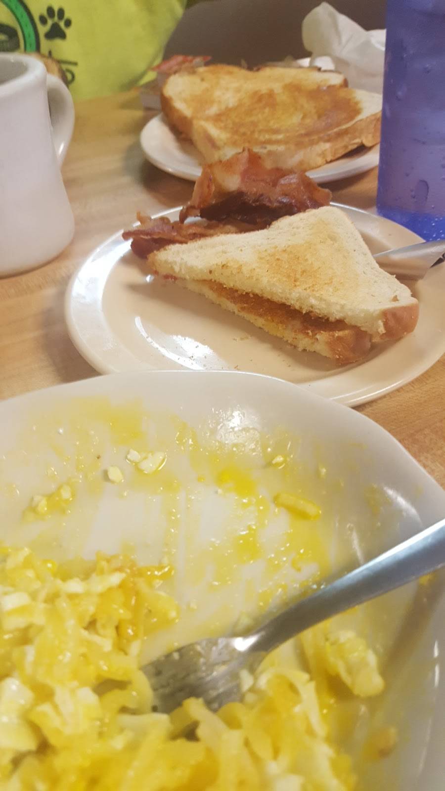 Clares | restaurant | 2502 E William St, Decatur, IL 62521, USA | 2174283437 OR +1 217-428-3437