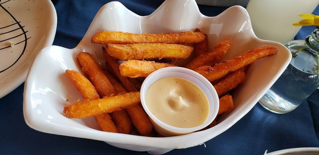 McLaughlin’s at the Marina | restaurant | 100 Marina Rd, Hampden, ME 04444, USA | 2079901111 OR +1 207-990-1111