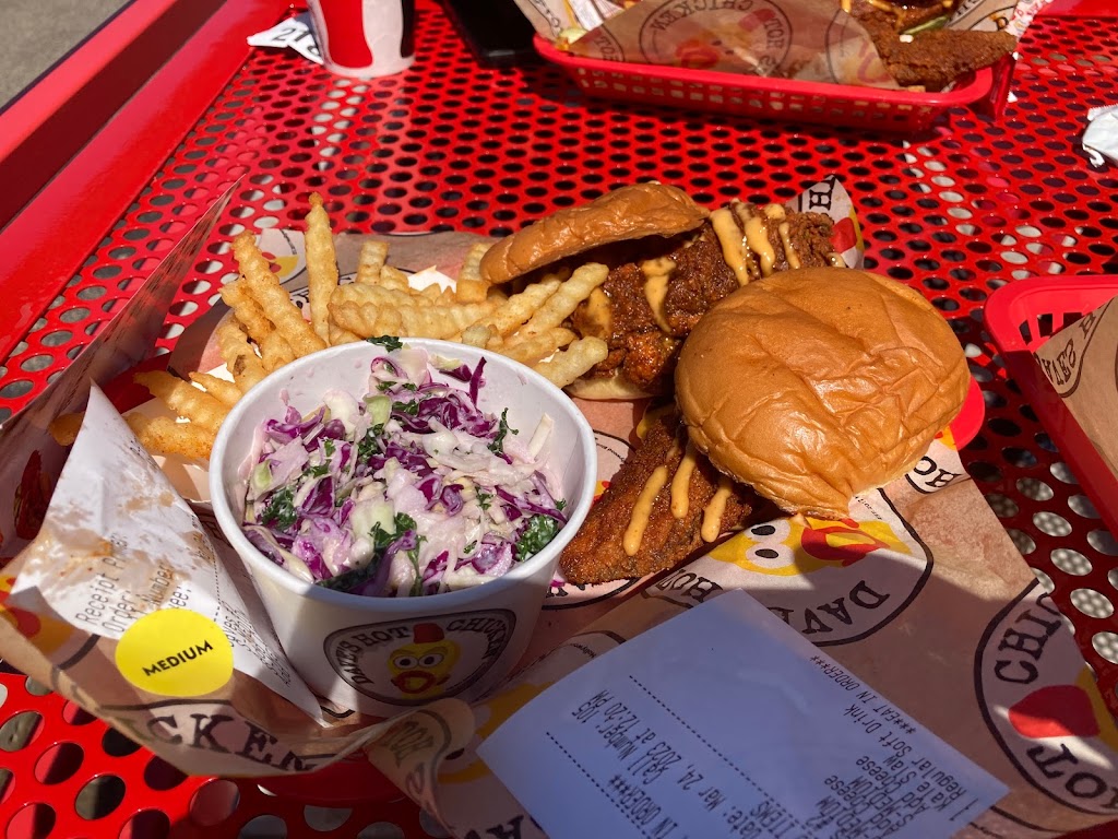 Daves Hot Chicken | restaurant | 3301 S Mooney Blvd Suite 101, Visalia, CA 93277, USA | 5594090770 OR +1 559-409-0770