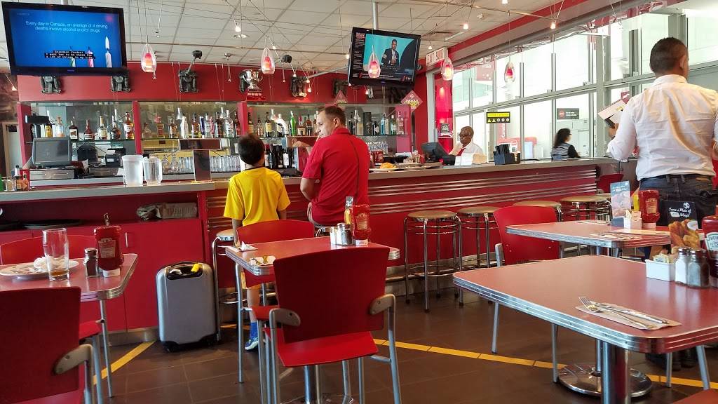 Red Rocket | restaurant | Terminal 1, 6301 Silver Dart Dr, Mississauga, ON L5P 1B2, Canada | 4167763100 OR +1 416-776-3100