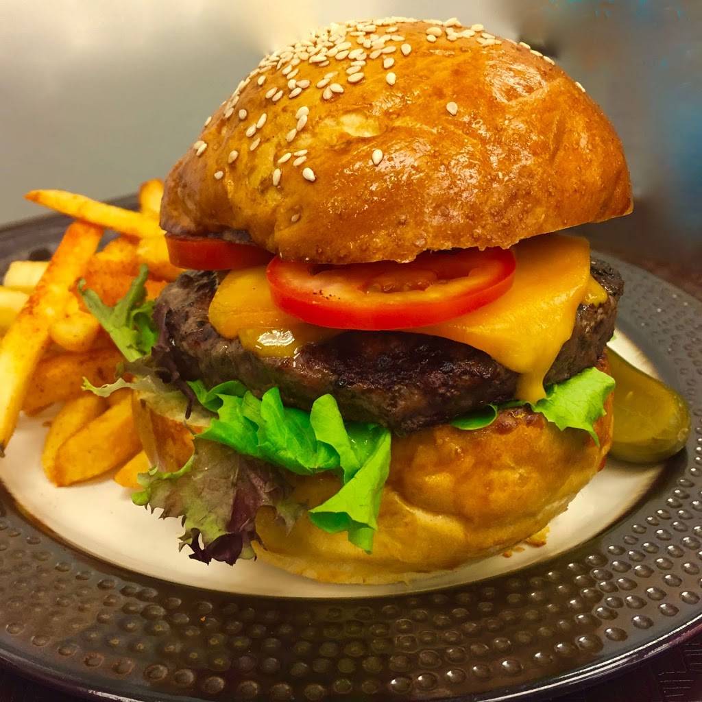 Traveler Café | restaurant | 1070 E Front St, Ventura, CA 93001, USA | 8056678229 OR +1 805-667-8229