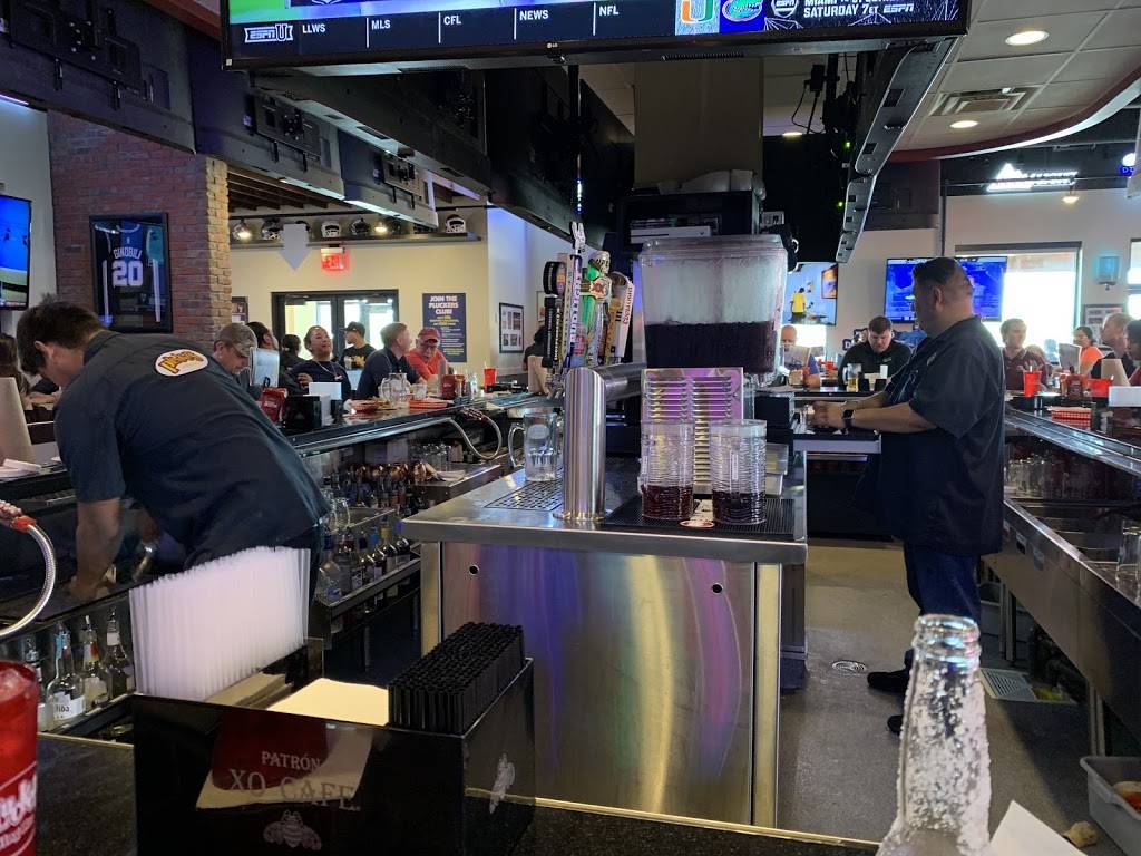 Pluckers | restaurant | 15651 I-10 W, San Antonio, TX 78249, USA | 2106009464 OR +1 210-600-9464