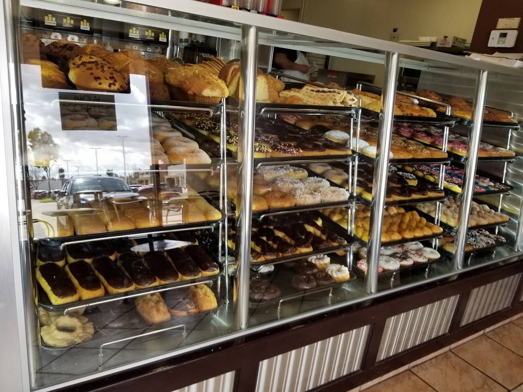 Yum Yum Donuts | cafe | 2441 N Tustin Ave, Santa Ana, CA 92705, USA | 7148349799 OR +1 714-834-9799