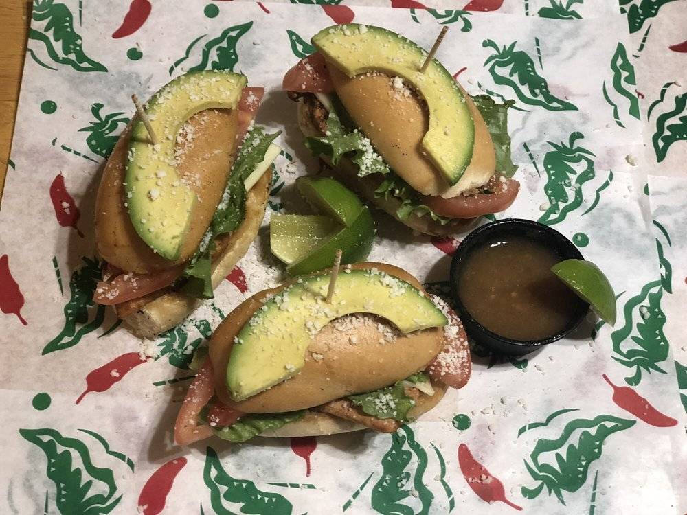 Bobcat Teddys Icehouse | restaurant | 2803 White Oak Dr, Houston, TX 77007, USA | 8327425535 OR +1 832-742-5535