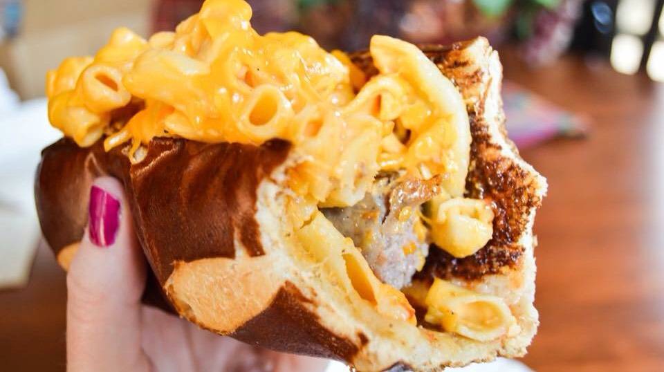 Rocket Dog Brats and Brew- Fresno | restaurant | 88 E Shaw Ave, Fresno, CA 93710, USA | 5592838096 OR +1 559-283-8096