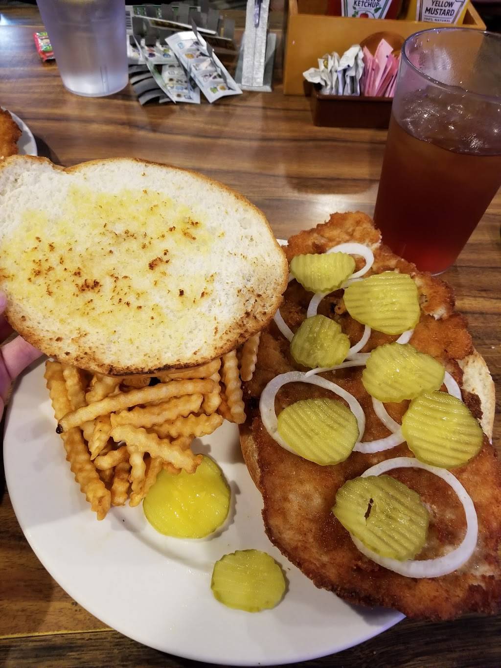 LPLs Restaurant & Pub | restaurant | 1707 Harry Langdon Blvd, Council Bluffs, IA 51503, USA | 7123259617 OR +1 712-325-9617